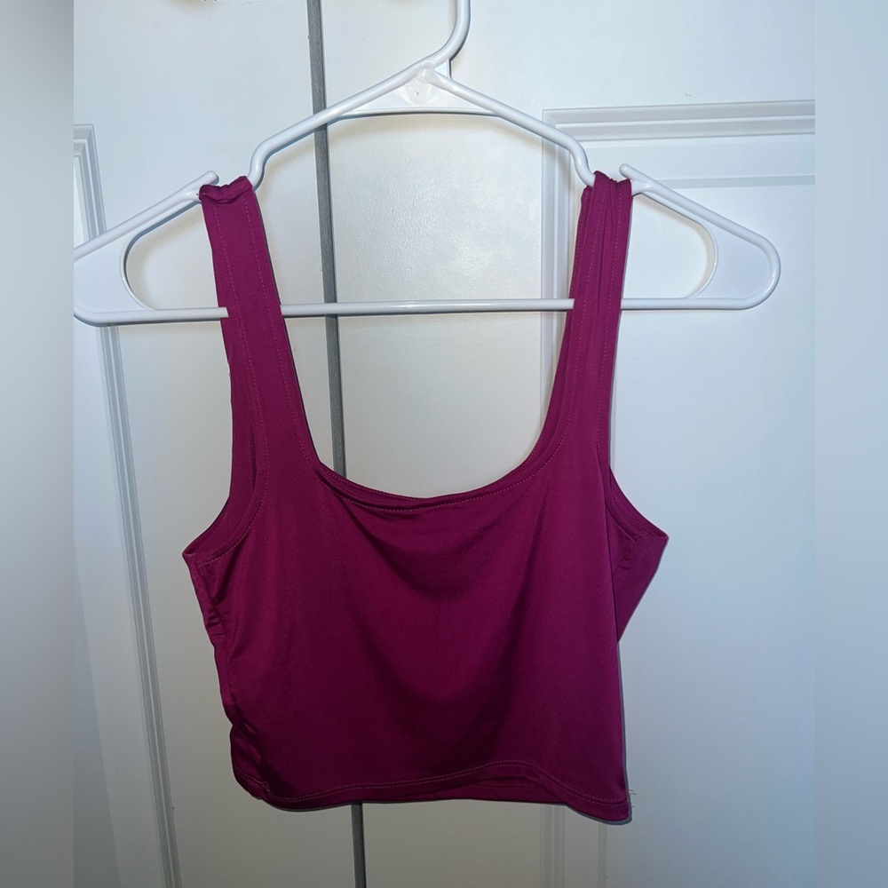 Express women’s crop top in magenta
